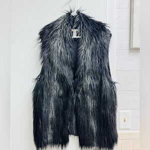 Designer Black & White Faux Fur Vest Size Large